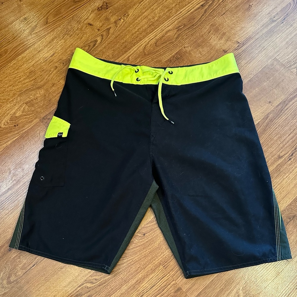 Men’s swimming trunks/board shorts
